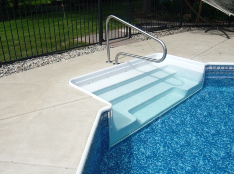 Lexington Kentucky Fiberglass Swimming Pool Step Repair